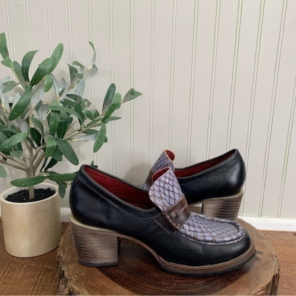 Freebird by Steven Bristol Blue Snakeskin Black Leather Stacked Loafers Size 10
